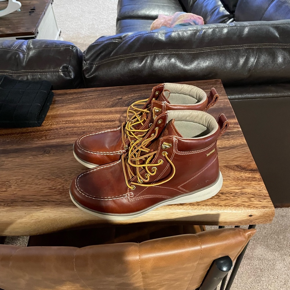 Eddie Bauer boots. Only worn once for family pictures. Excellent new condition.